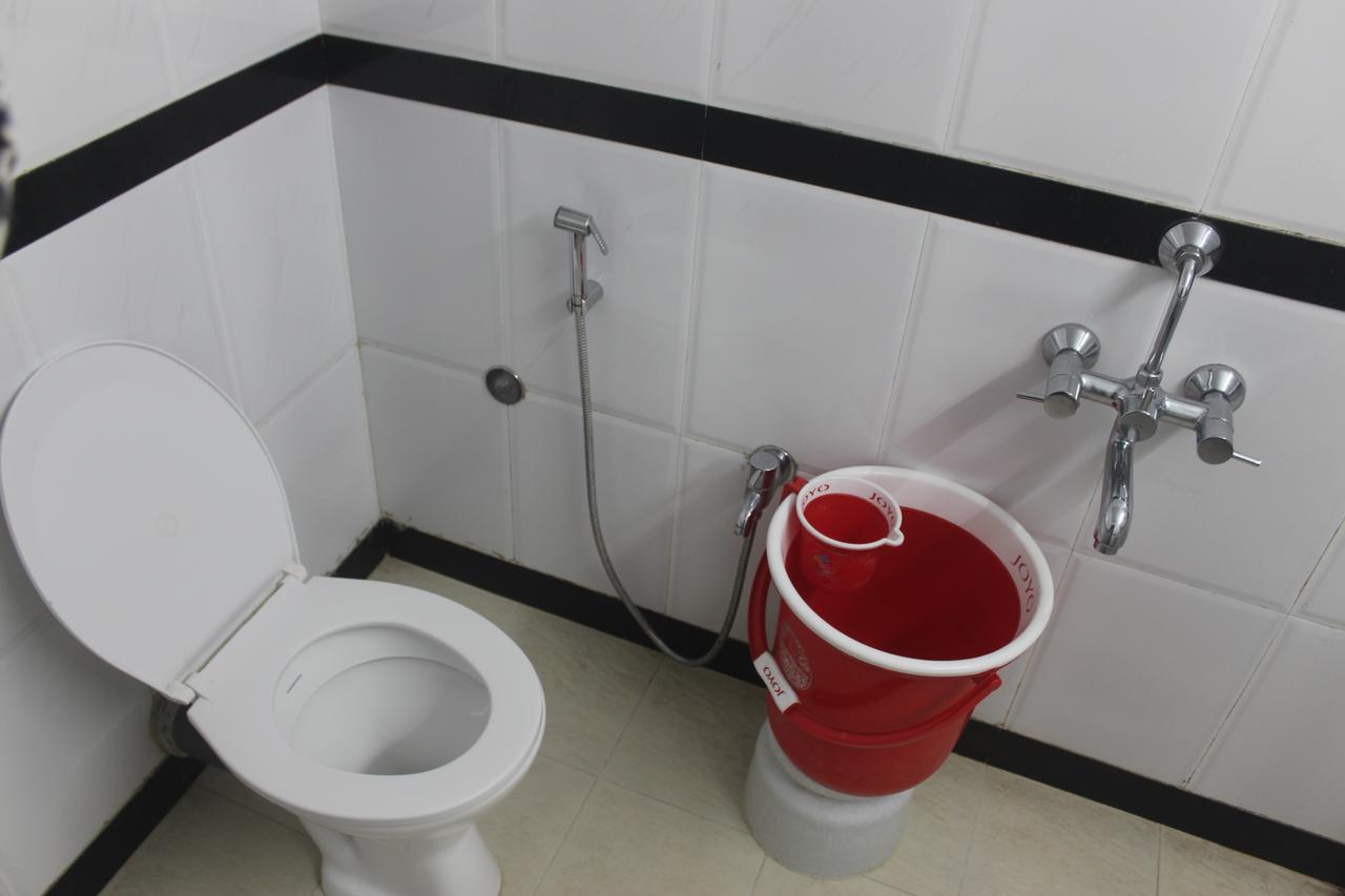 Hotel Celeste, Colaba 2*