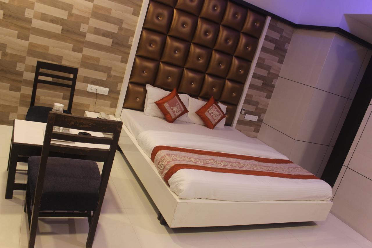 Celeste, Colaba Hotel 2*