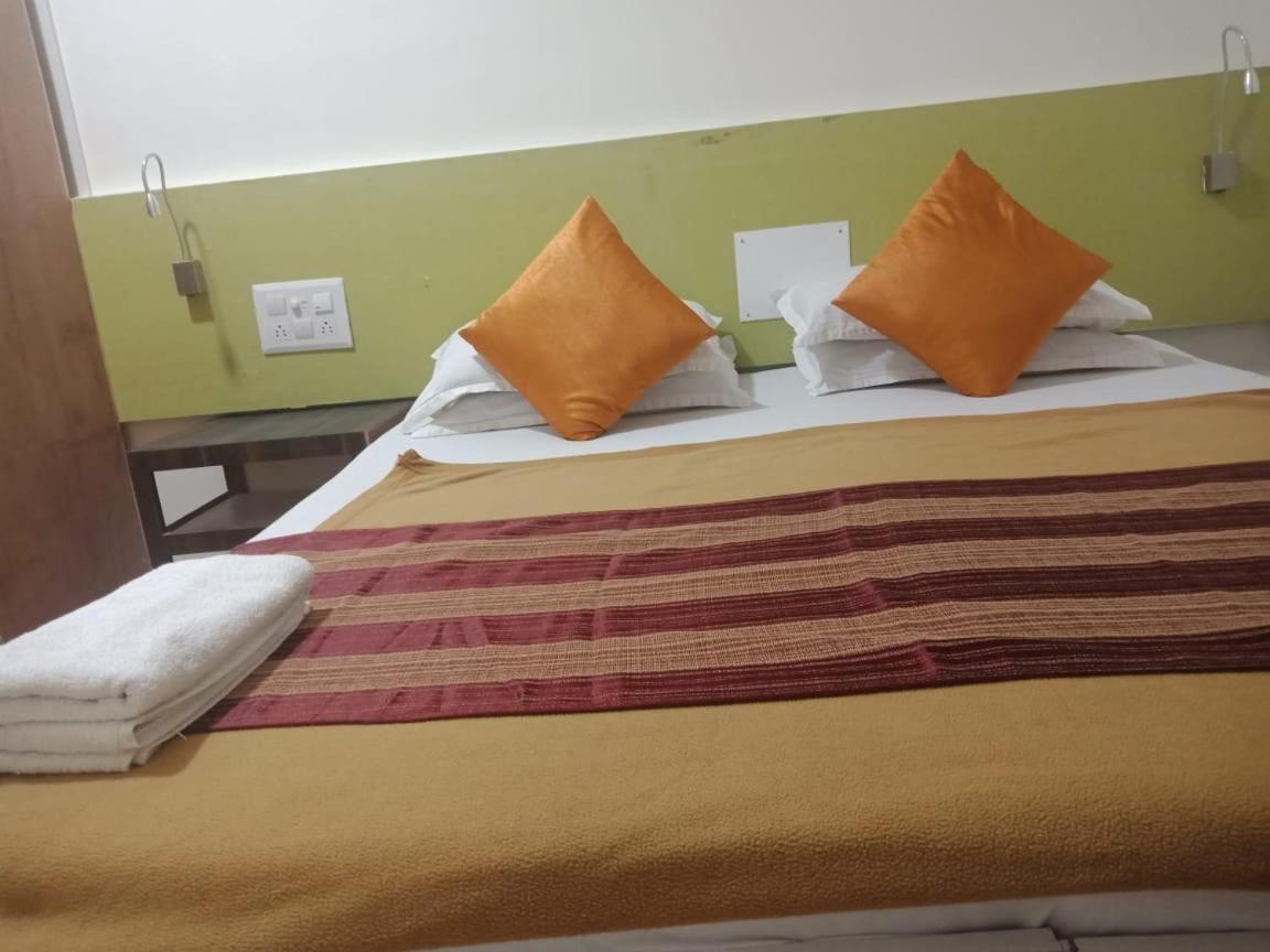 Shubham Parle Hotel