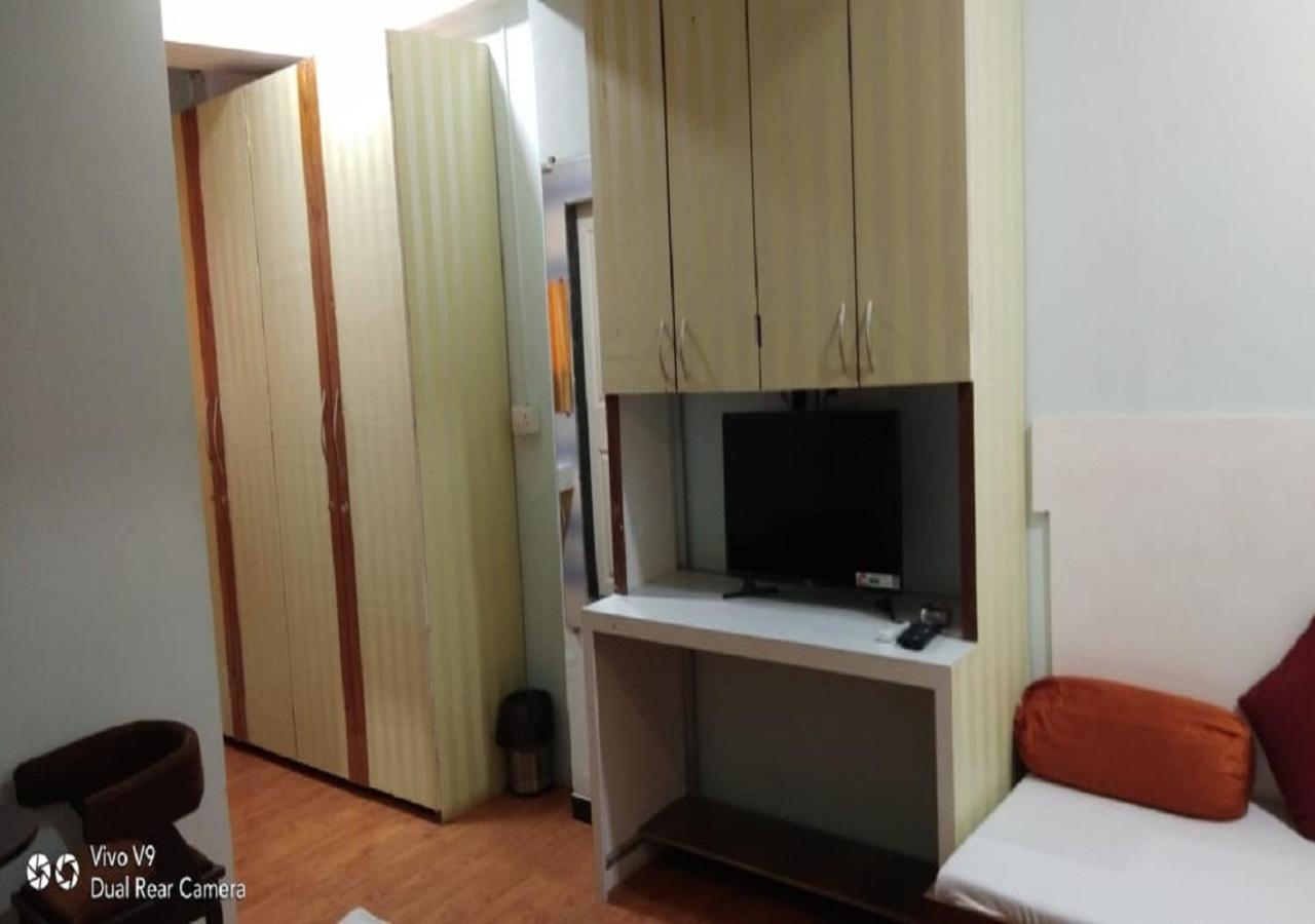Shubham Parle Hotel
