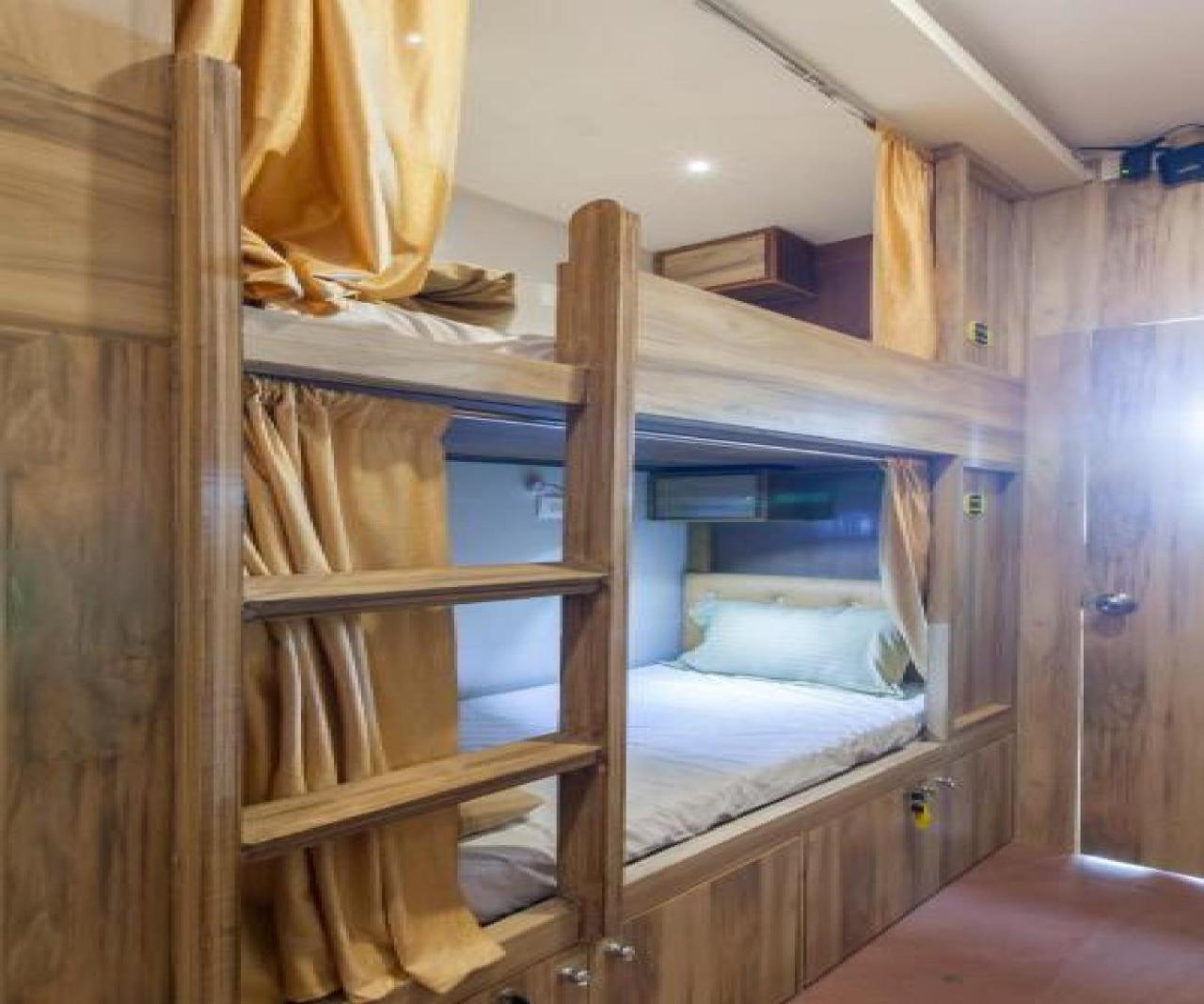 Hostel Abza Deluxe Mumbai