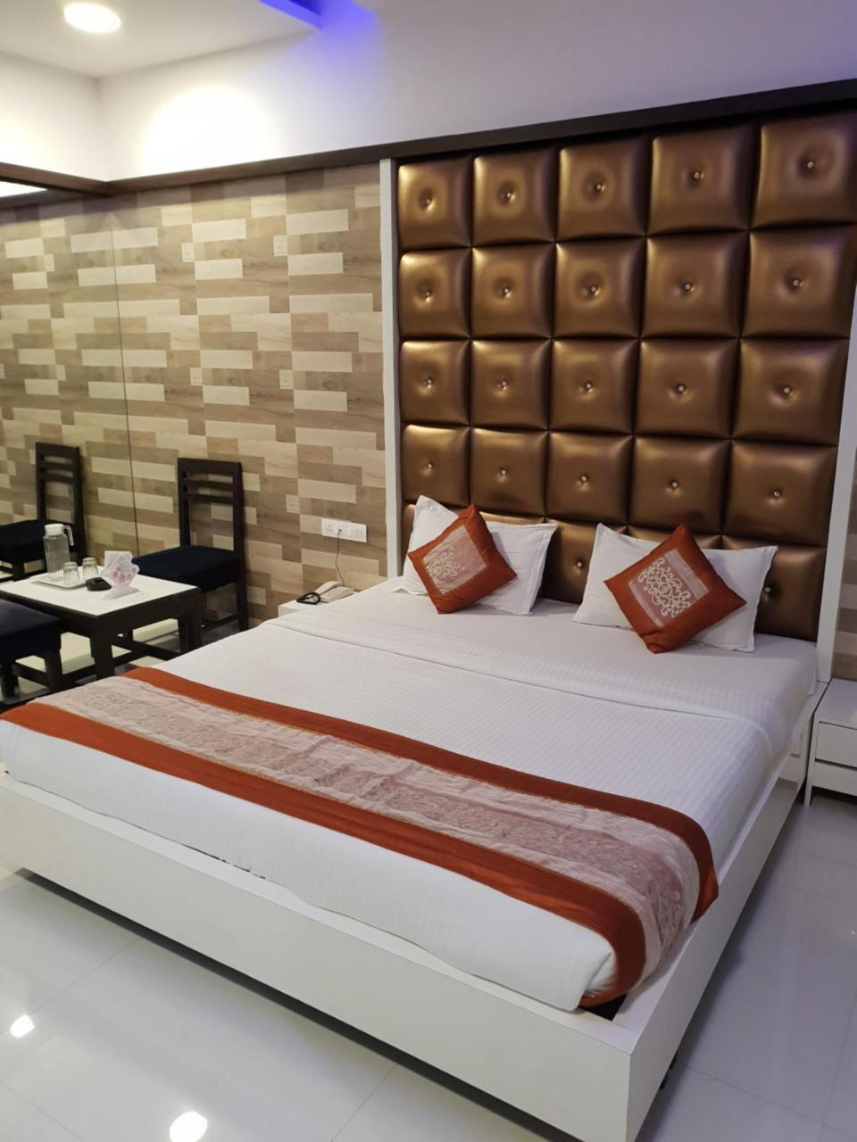 Celeste, Colaba
