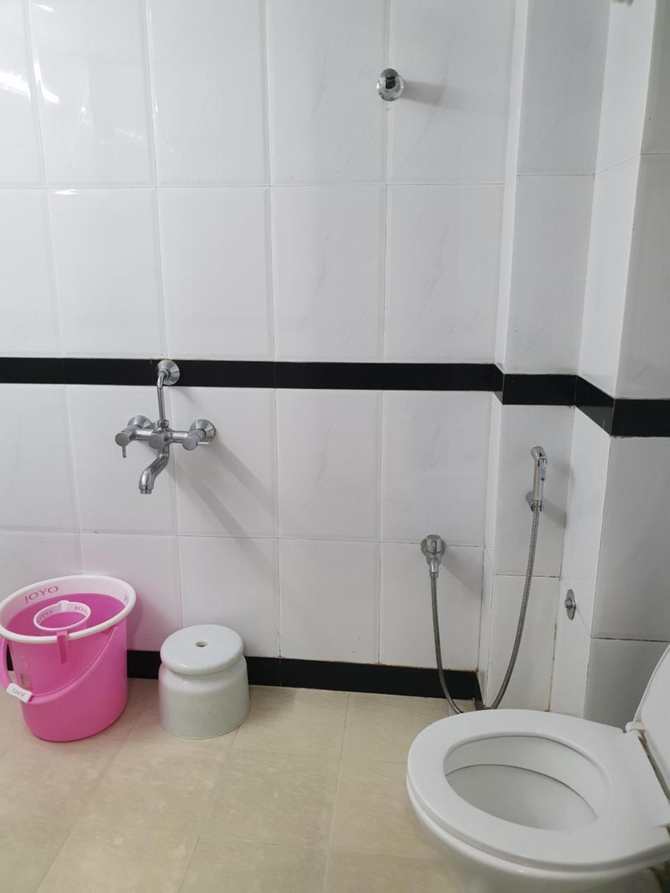 Celeste, Colaba 2*