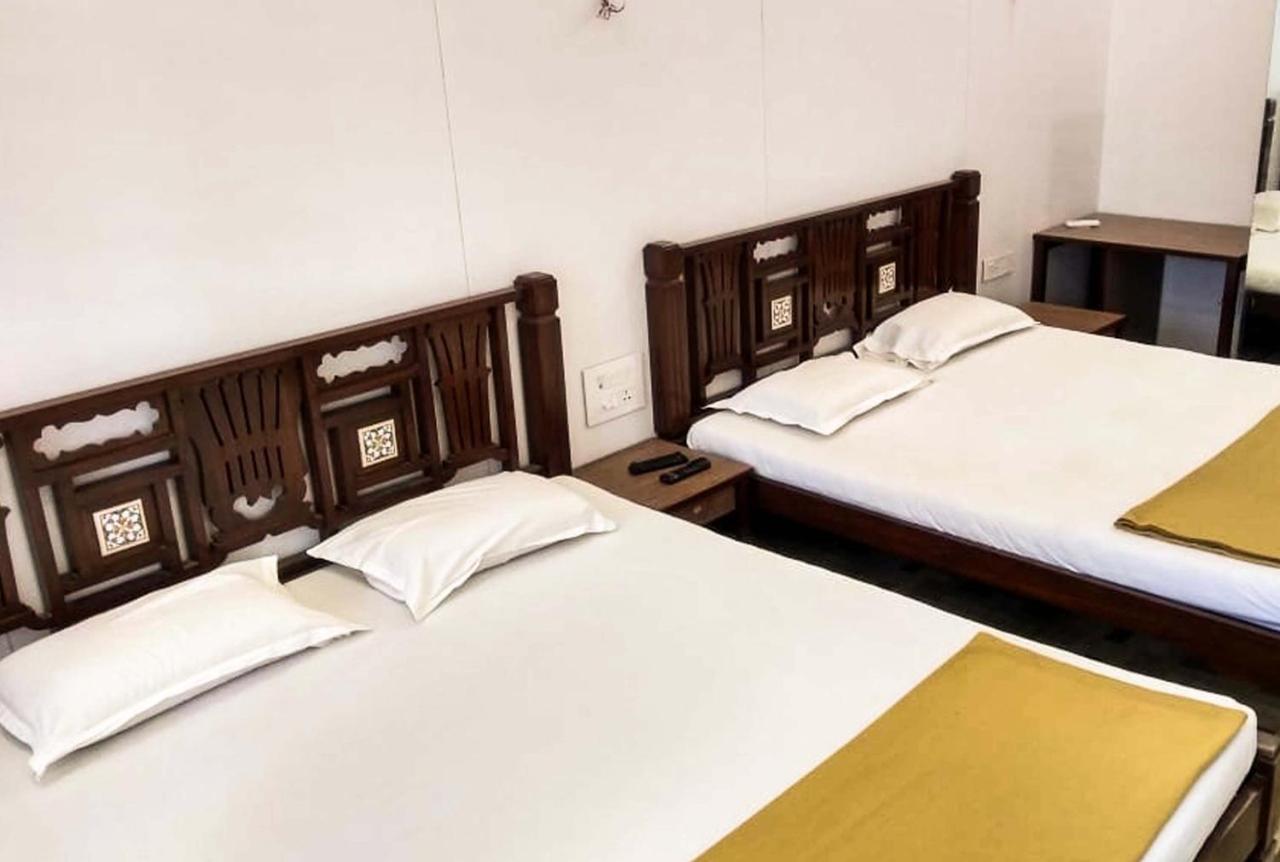 Carlton - Behind Taj Mahal Palace Colaba Hotel 2*