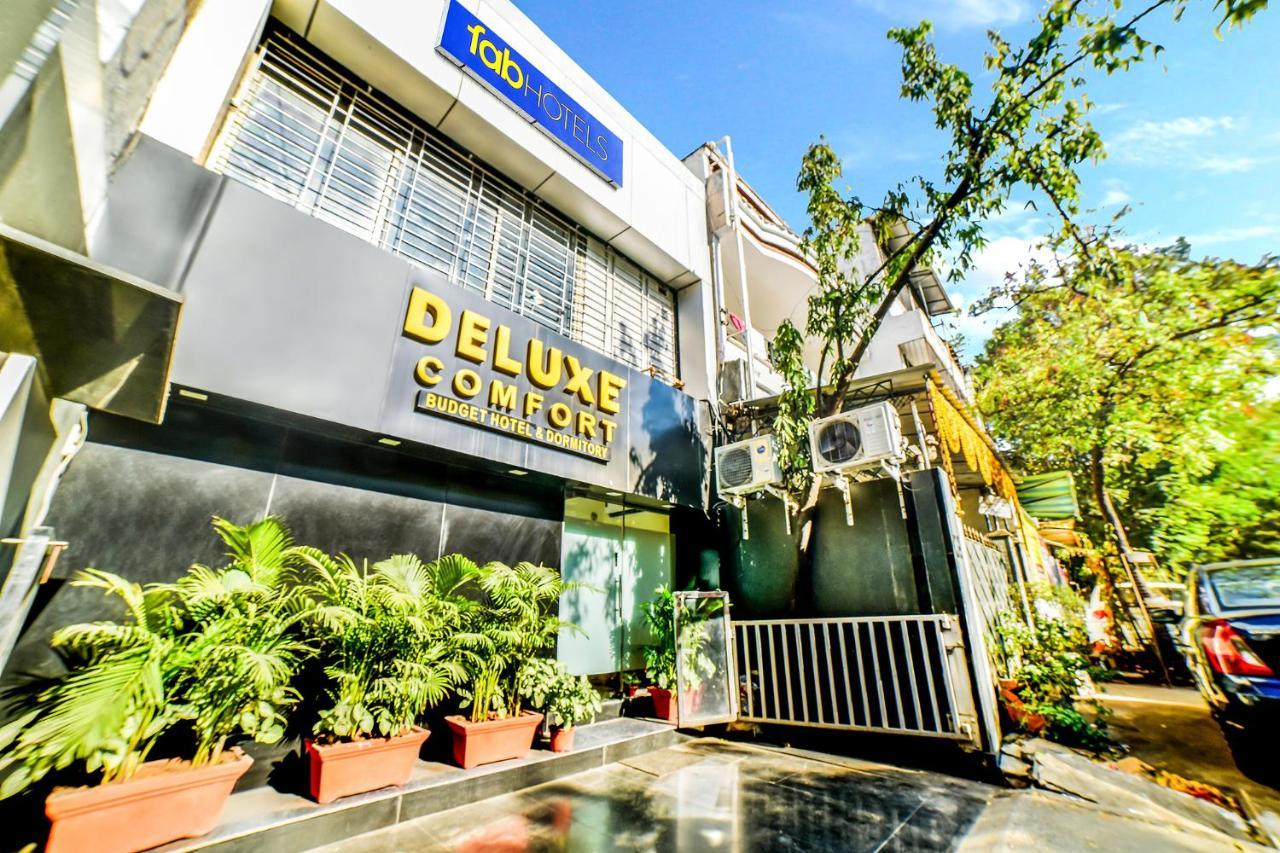 Fabexpress Deluxe Comfort - Nr Kokilaben Hospital Mumbai