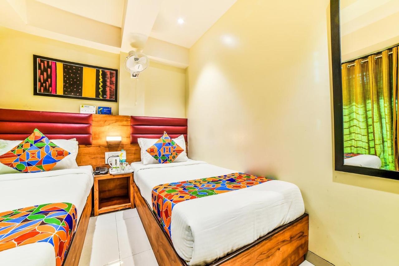 Fabexpress Deluxe Comfort - Nr Kokilaben Hospital Mumbai