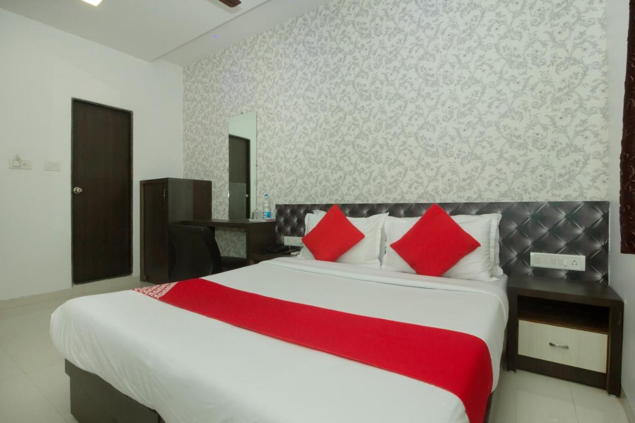 Oyo 19847 Star Residency 3*