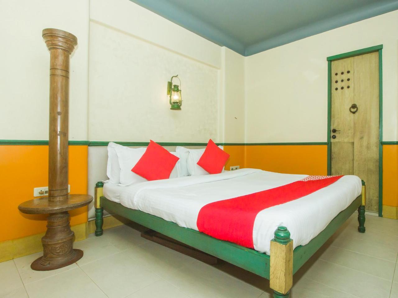 Oyo 19917 Golden Swan Hotel