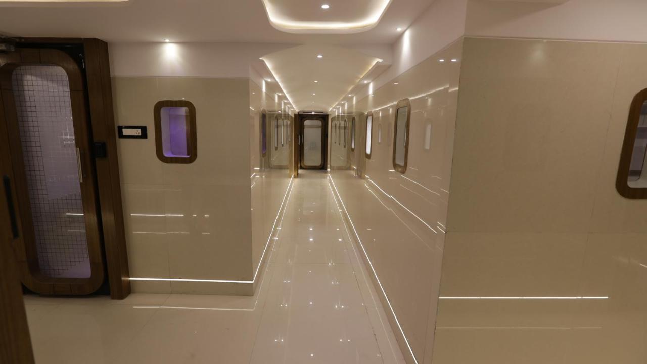 Qubestay Airport Capsule & Capsule hotel 3*