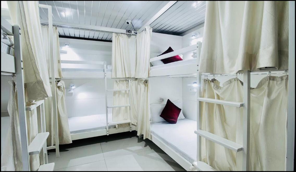 Qubestay Airport Capsule & Capsule hotel 3*