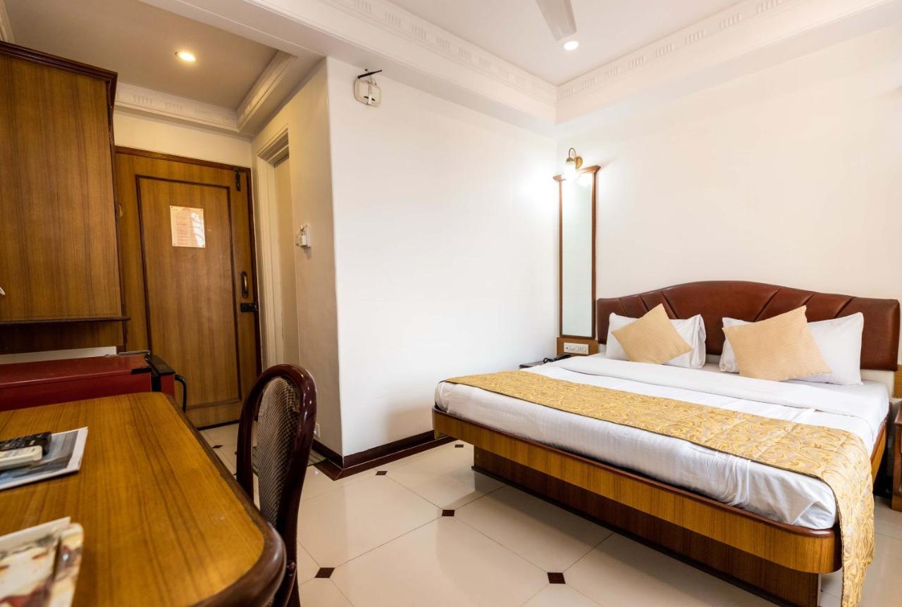 Parklane Hotel
