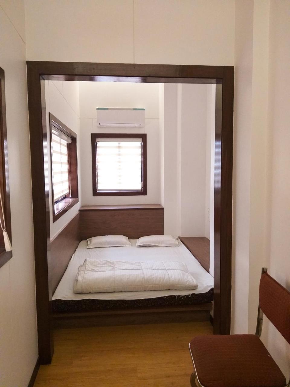 Carlton - Behind Taj Mahal Palace Colaba