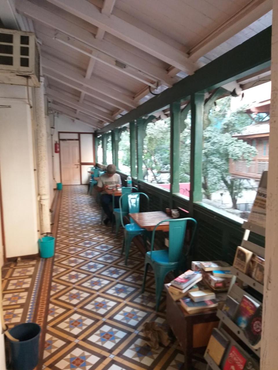Hotel Carlton - Behind Taj Mahal Palace Colaba Mumbai