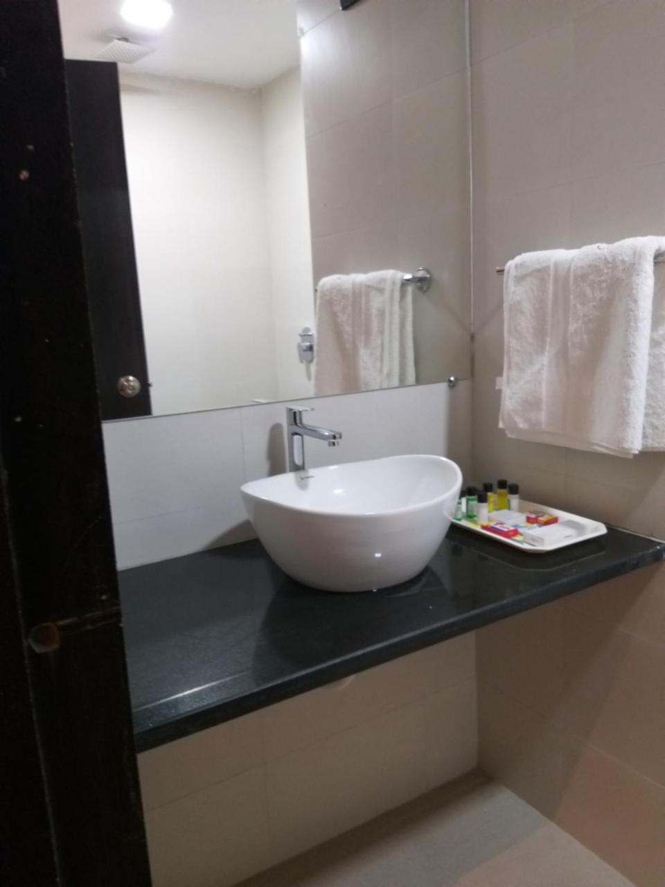 Capital O 40321 Harmony Hotel 3*