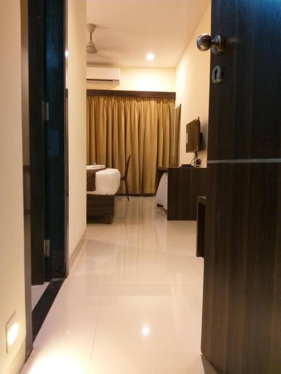 Capital O 40321 Harmony Hotel 3*