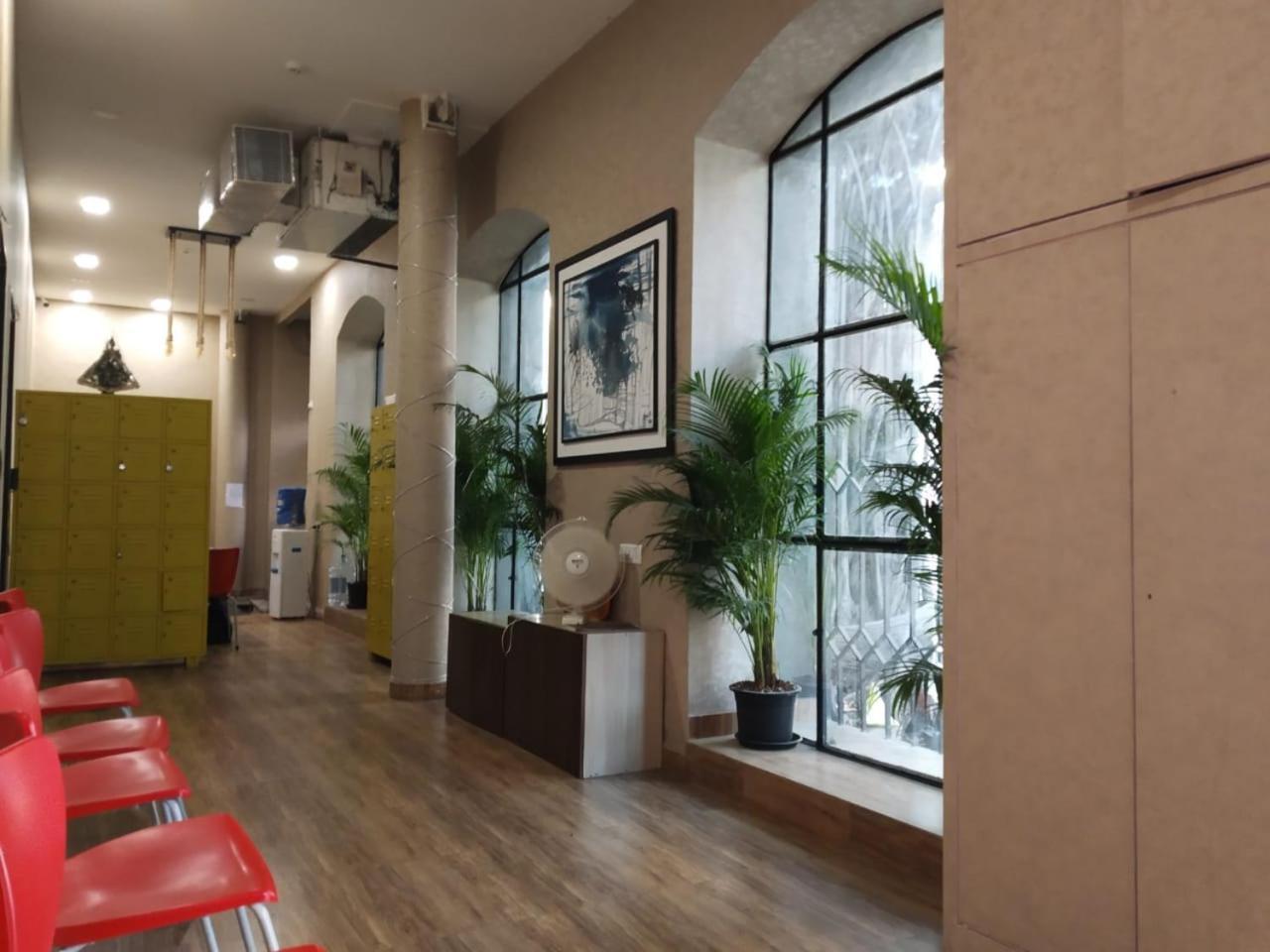 Hostel Abuzz Parel