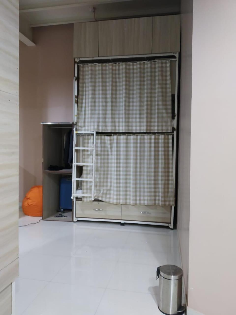 Hostel Abuzz Parel