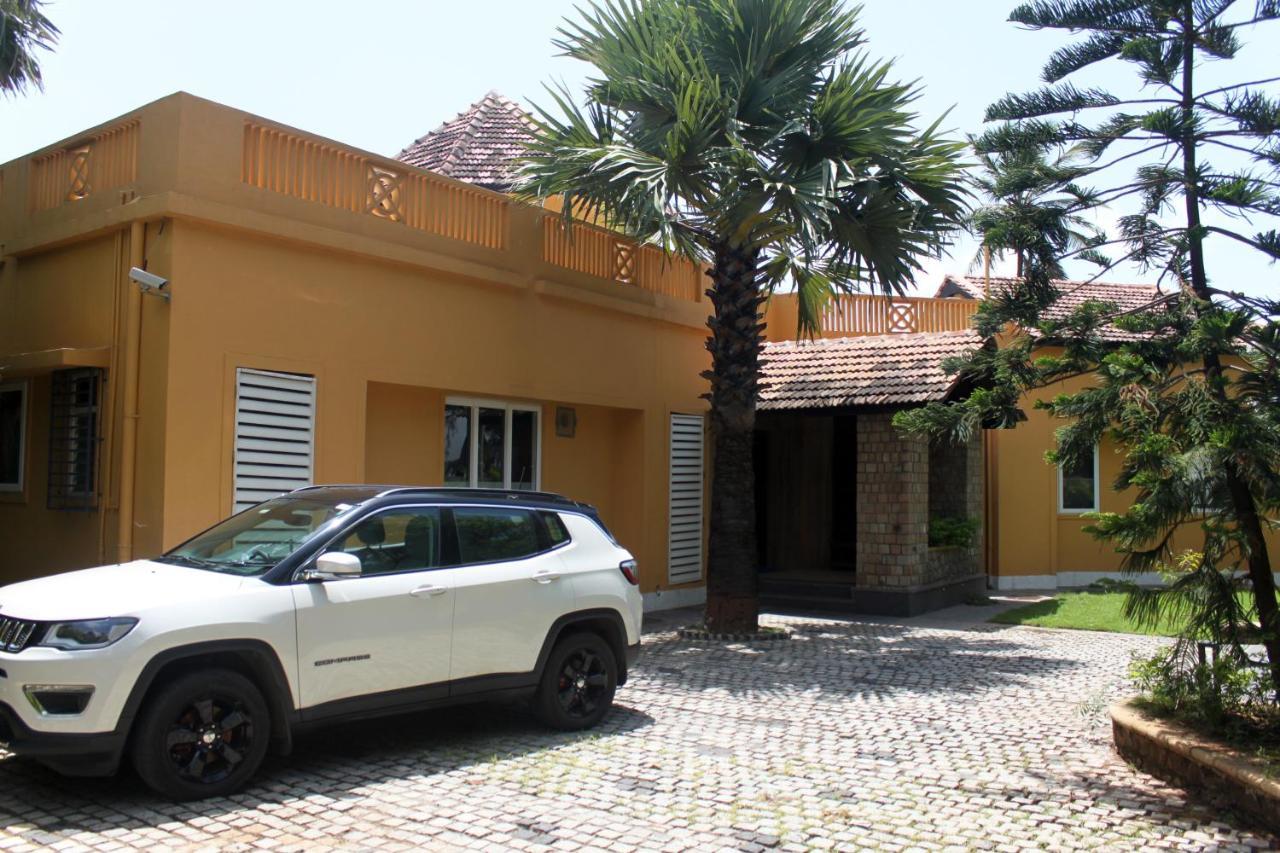 The Yellow House Manori Villa