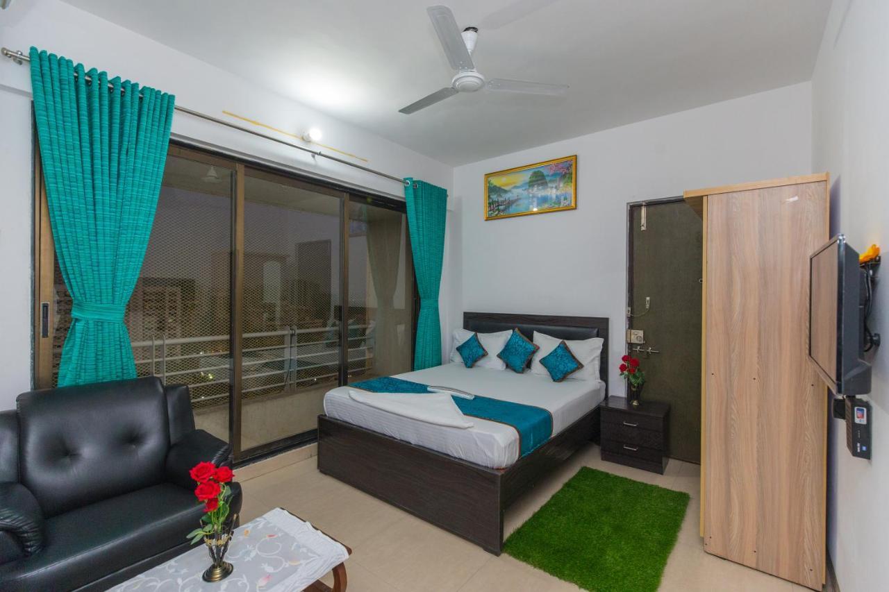 Aristo Room, - Near Kokilaben Dhirubai Ambani Hospital For Family Only, Bed & Breakfast *