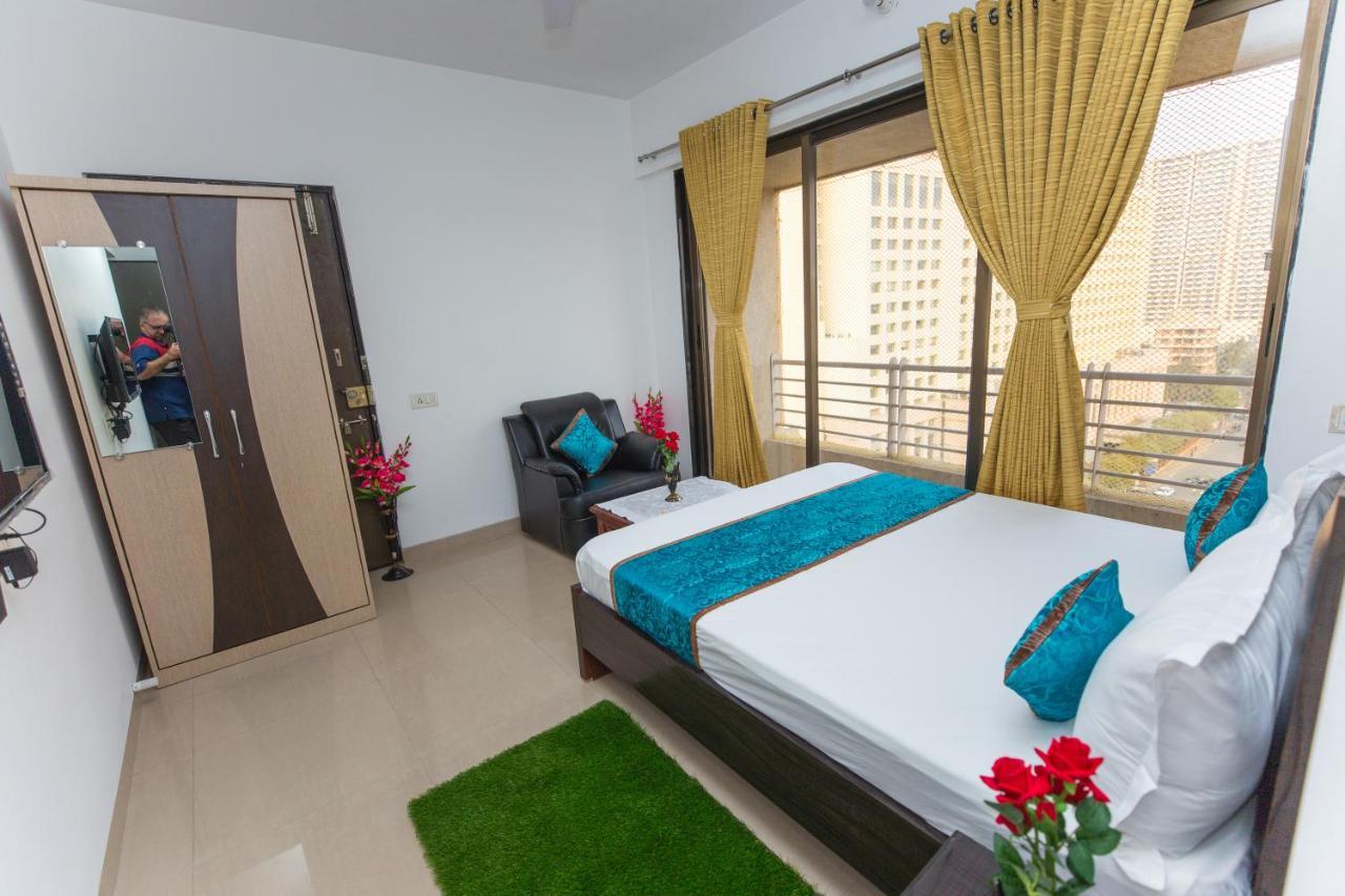 Aristo Room, - Near Kokilaben Dhirubai Ambani Hospital For Family Only,