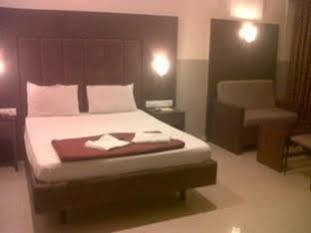 Hotel Rk Premier 2*