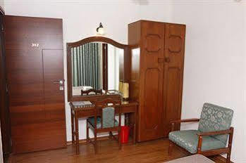 Hotel Kemps Corner 2*