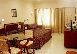 Juhu Plaza 3*