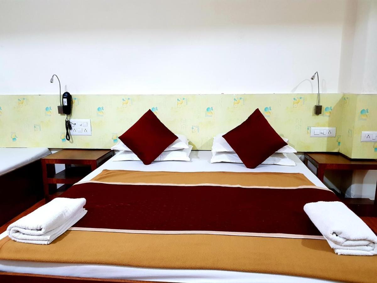 Shubham Parle Hotel