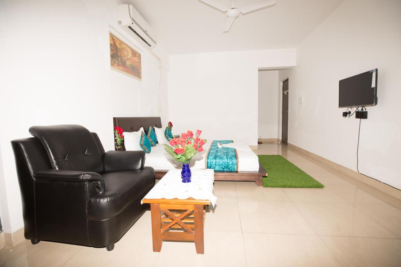 Bed & Breakfast Aristo Room, - Near Kokilaben Dhirubai Ambani Hospital For Family Only, Mumbai