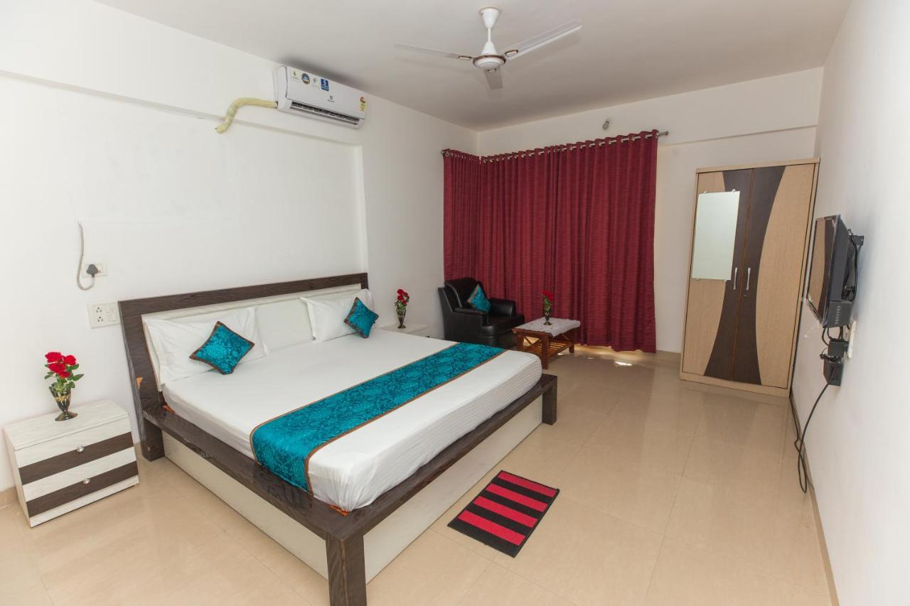 Aristo Room, - Near Kokilaben Dhirubai Ambani Hospital For Family Only, *