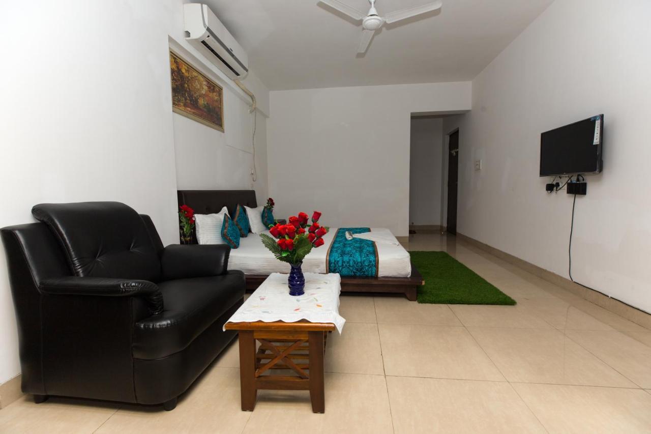 Aristo Room, - Near Kokilaben Dhirubai Ambani Hospital For Family Only, Bed & Breakfast Mumbai