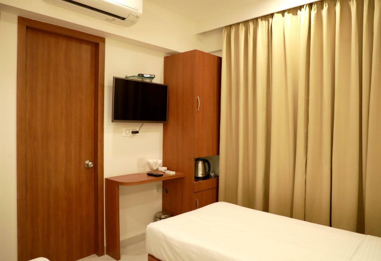Lords, Hotel Mumbai
