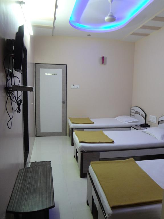 Broadway Colaba 2*