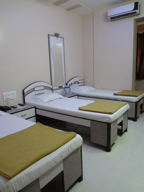 Broadway Colaba 2*