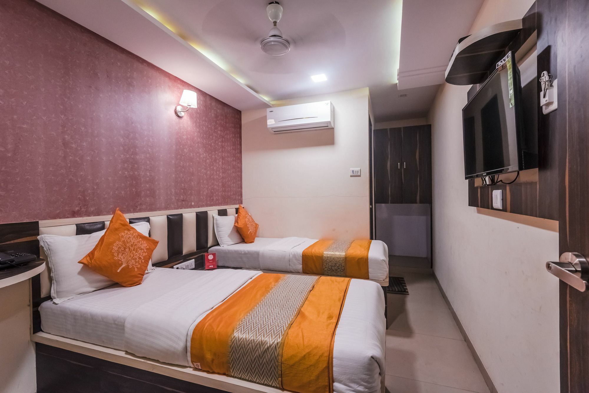 Hotel Oyo 7879 Golden Tulipz Boutique 3*