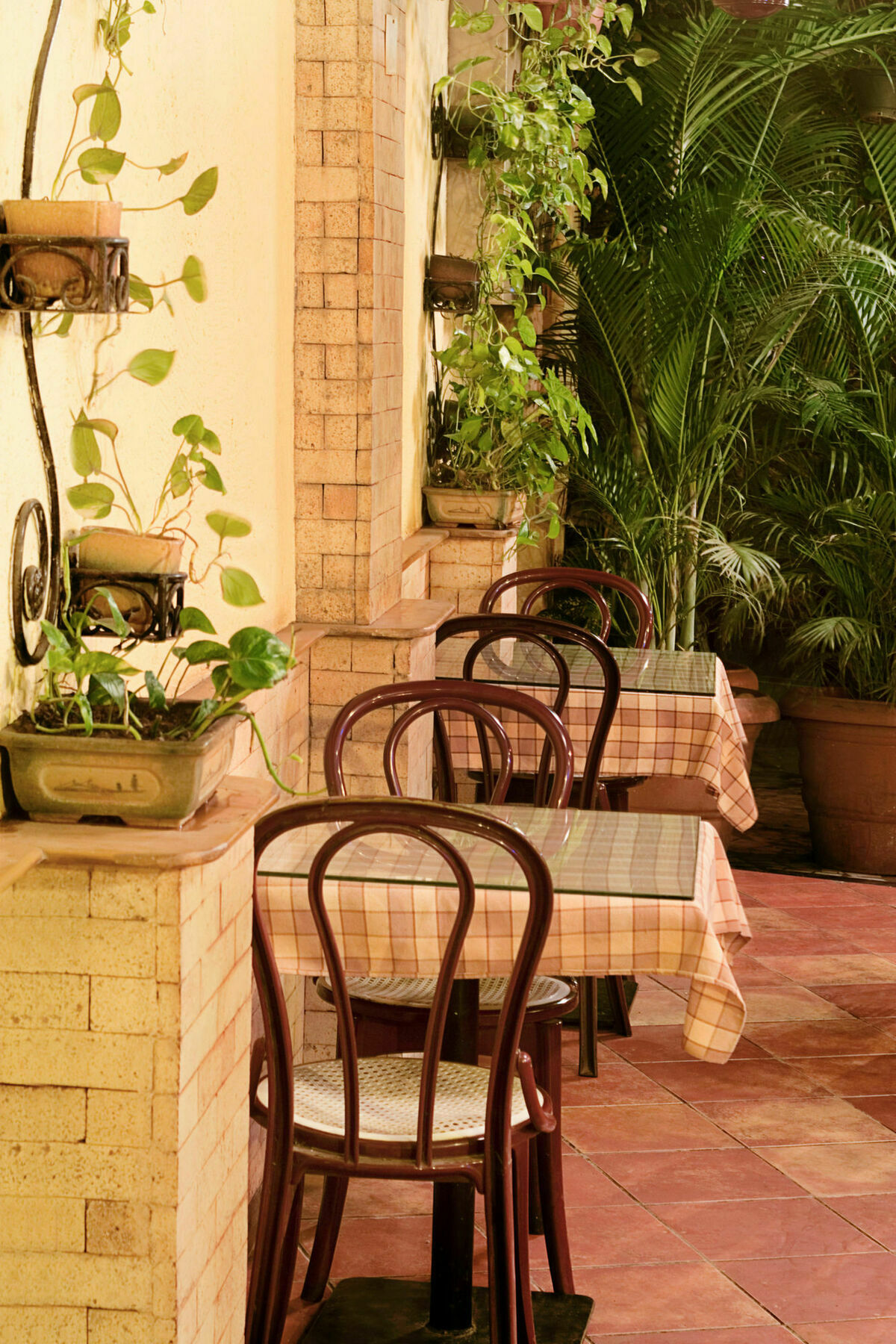 Lucky Bandra Hotel