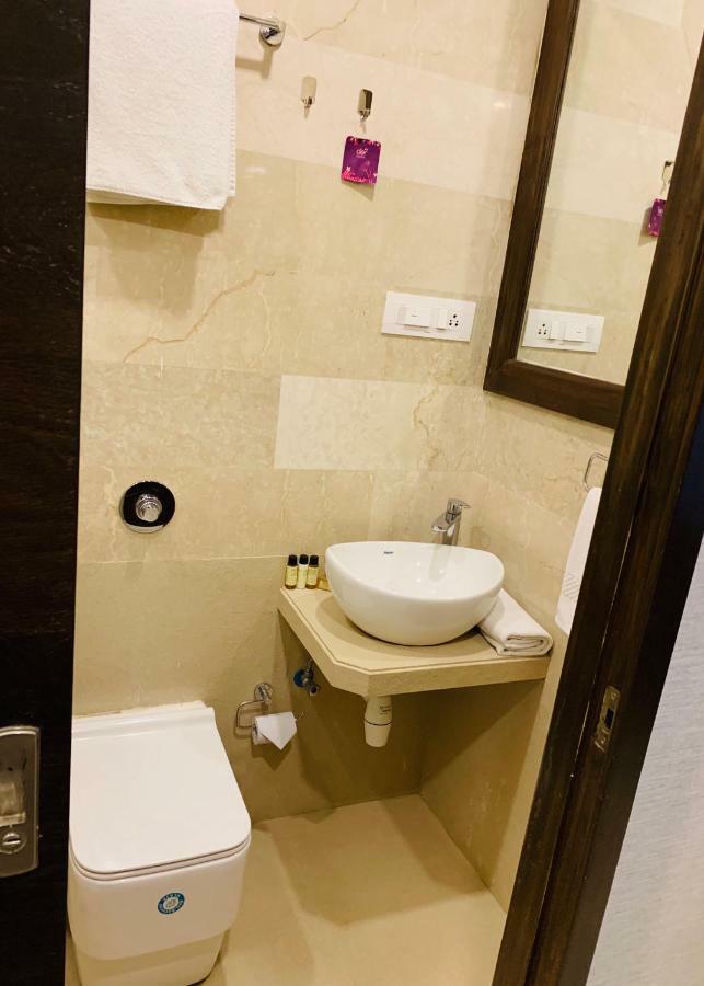 Theory9 Premium Service Khar Apartment