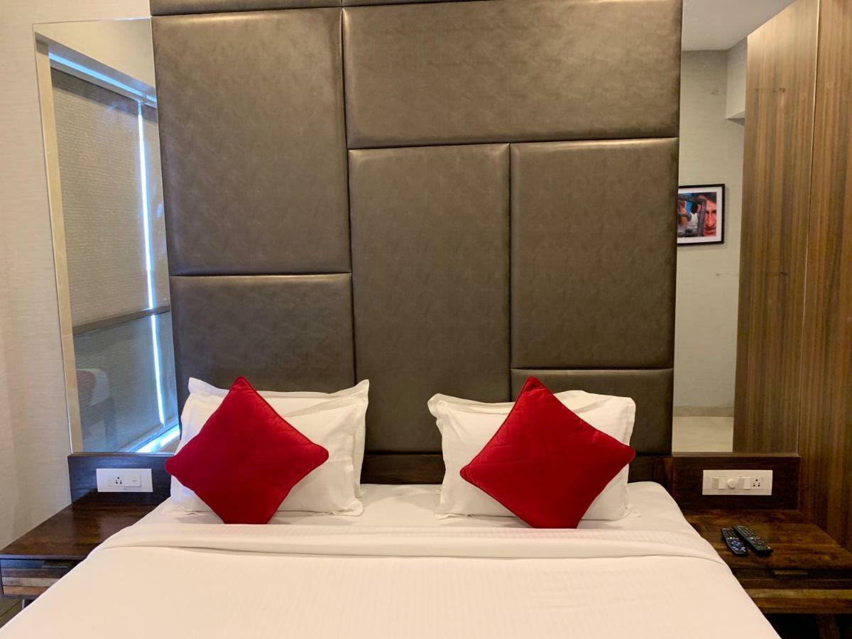 Apartment Theory9 Premium Service Khar Mumbai