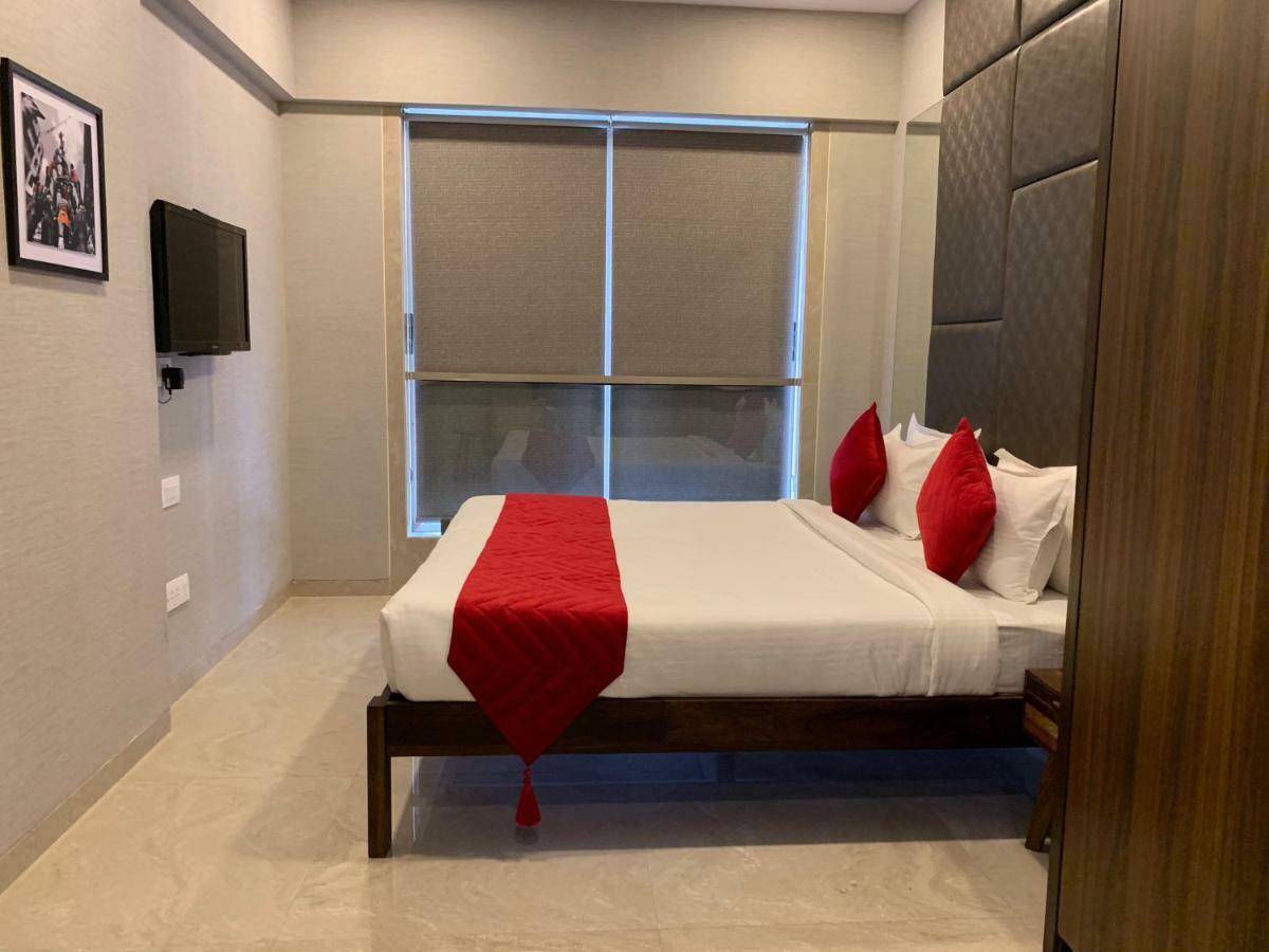 Theory9 Premium Service Khar Apartment