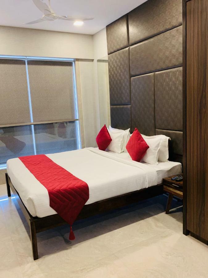 Theory9 Premium Service Khar *