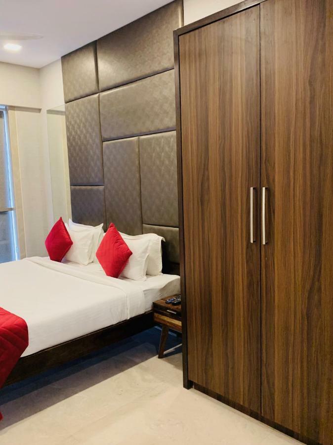 Theory9 Premium Service Khar * Mumbai