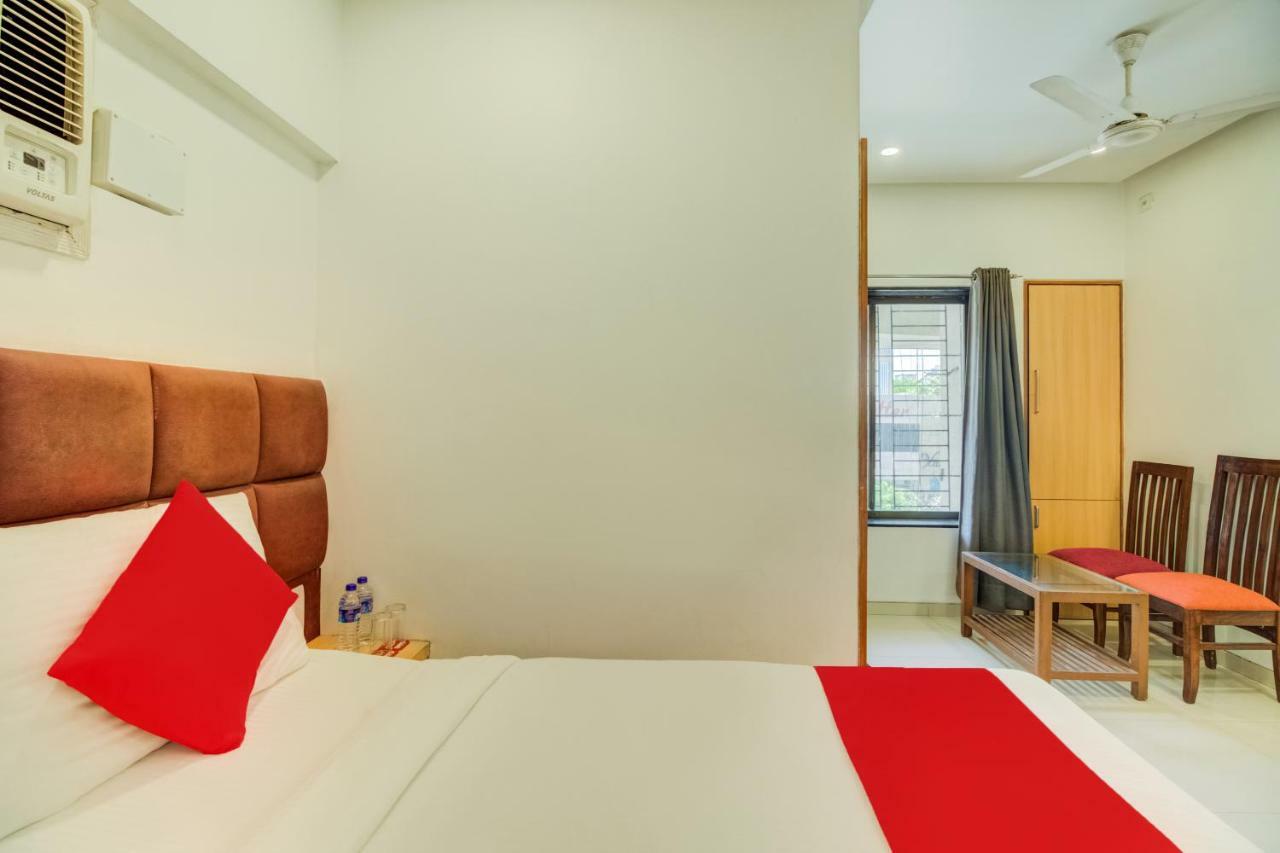Oyo Flagship 572 Santacruz West 3*