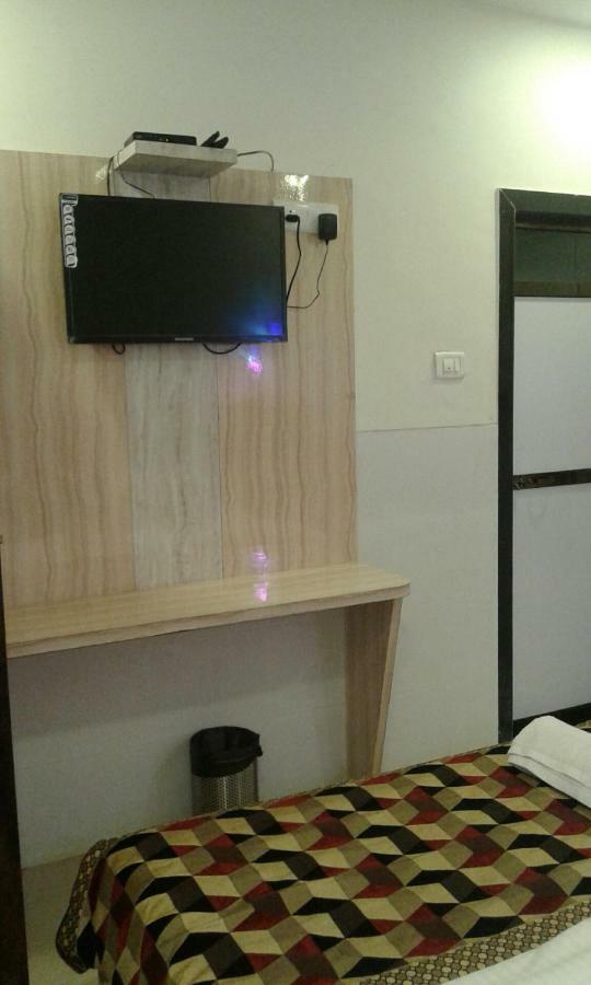 Maangta 133 @ Kurla West Hotel *