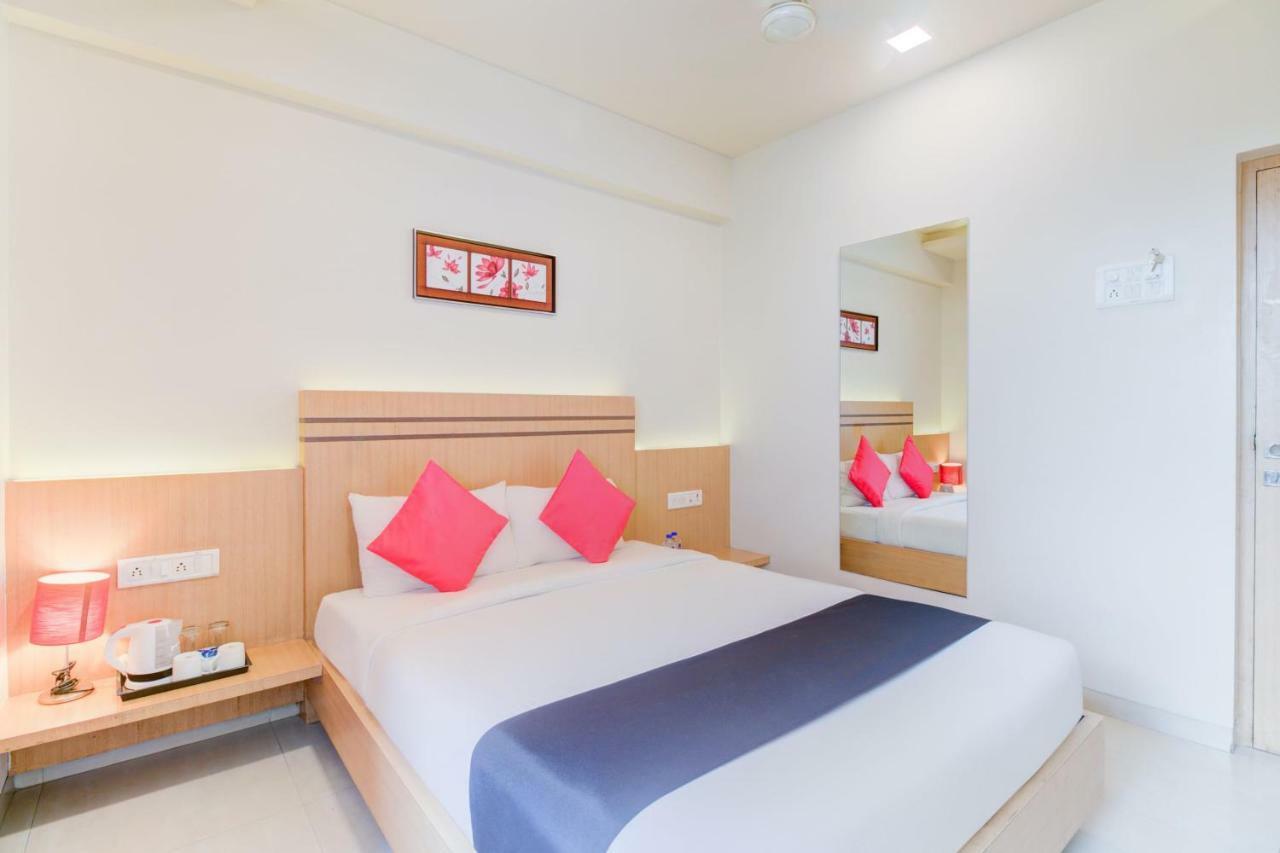 Capital O 45076 Vegas Residency Deluxe Hotel 3*