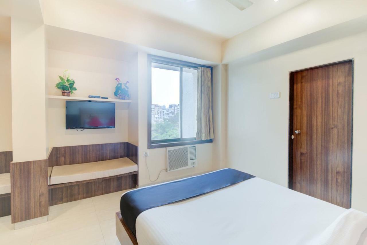 Capital O 45076 Vegas Residency Deluxe Mumbai