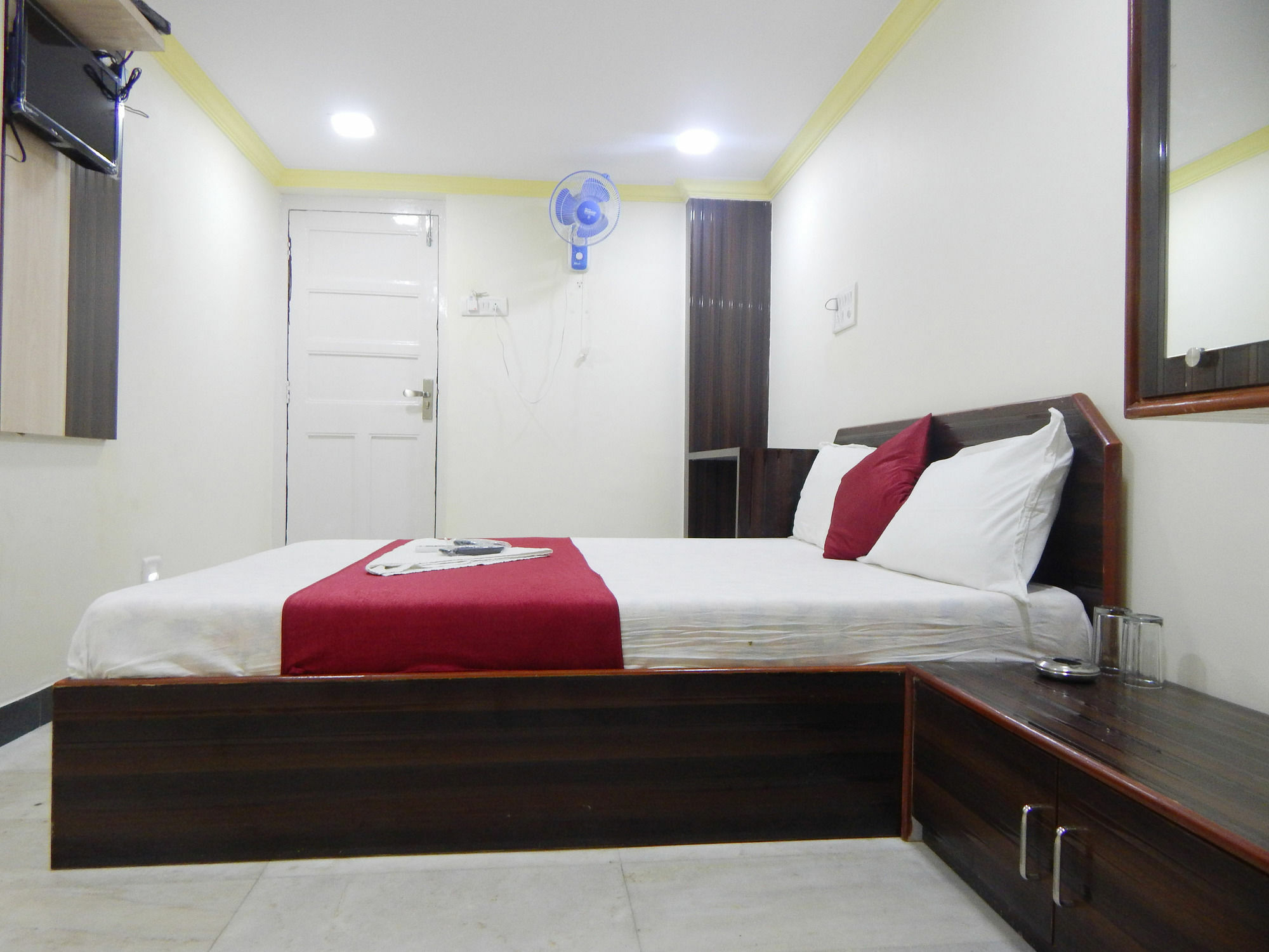 Sea View Colaba Hotel 3*