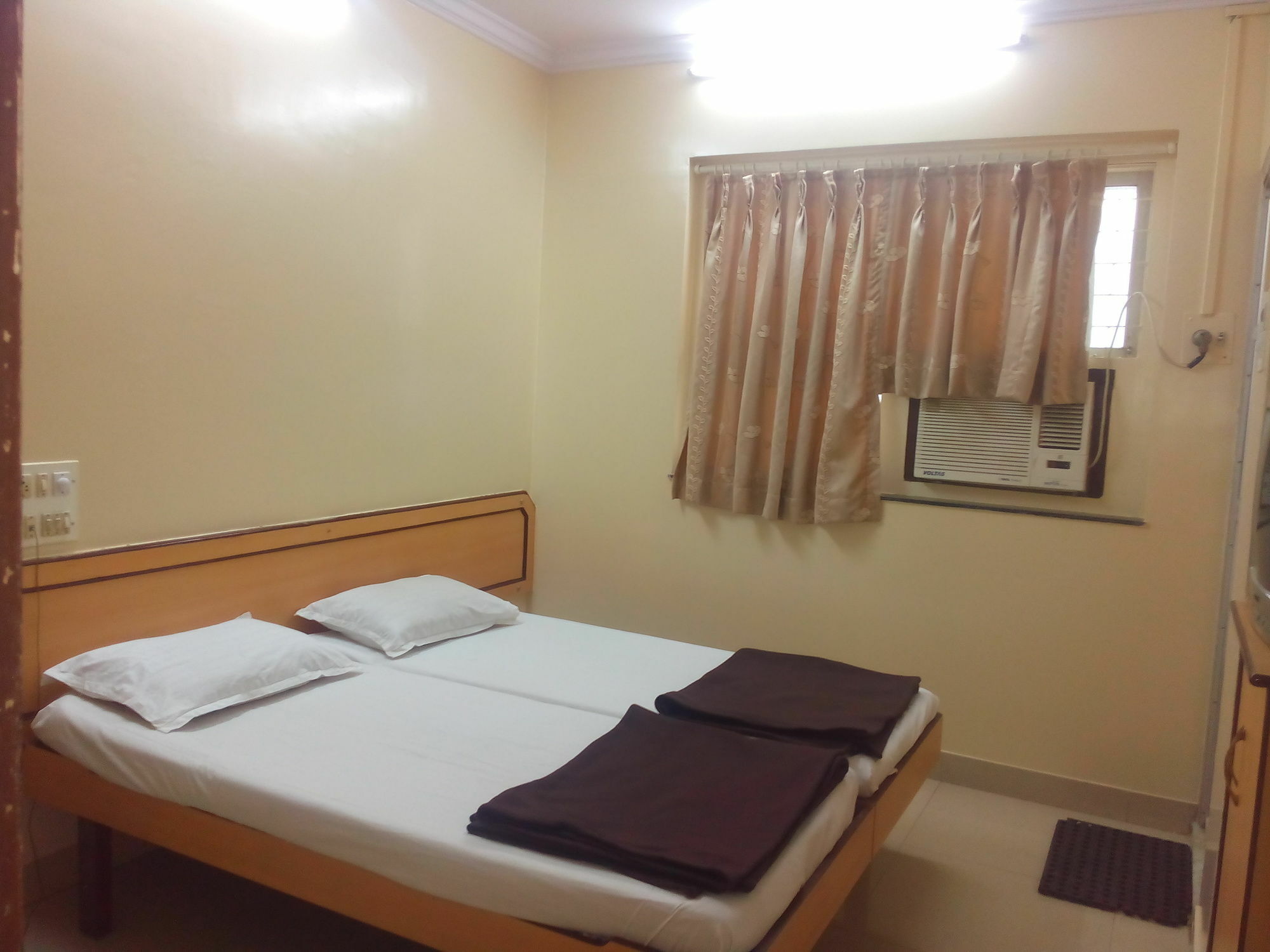 Milan Guest house Mumbai