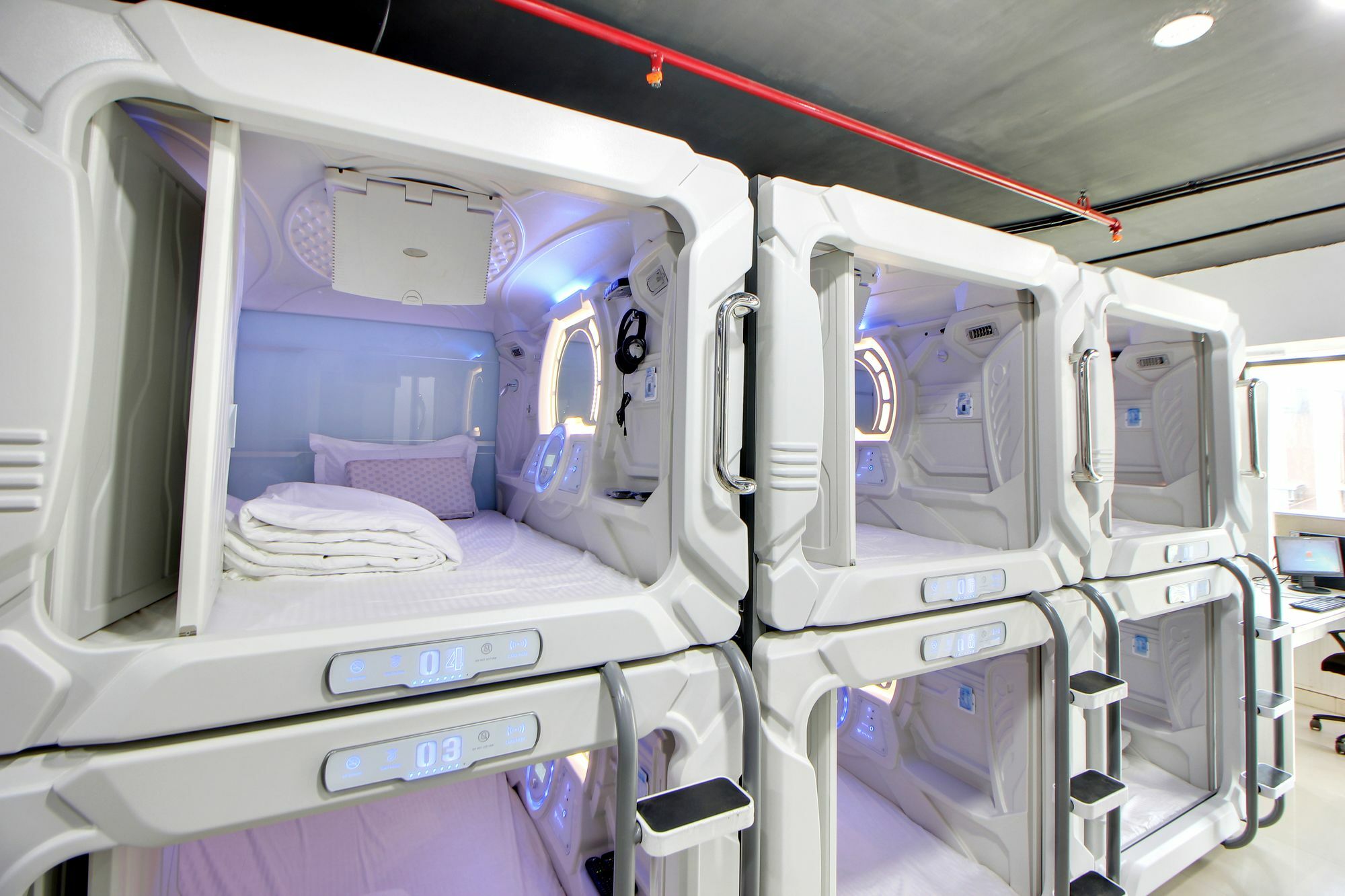 Astropods Airport, Mumbai. Guest house Mumbai