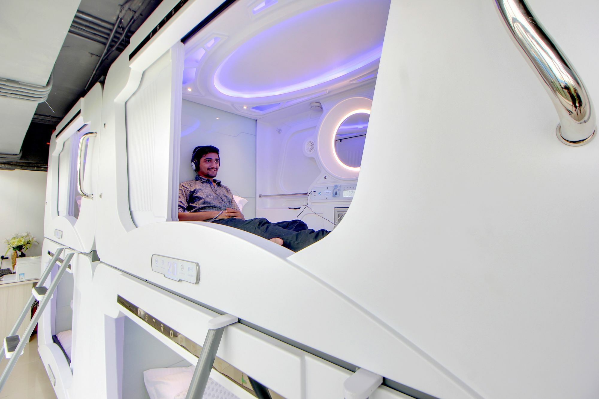Astropods Airport, Mumbai. Guest house