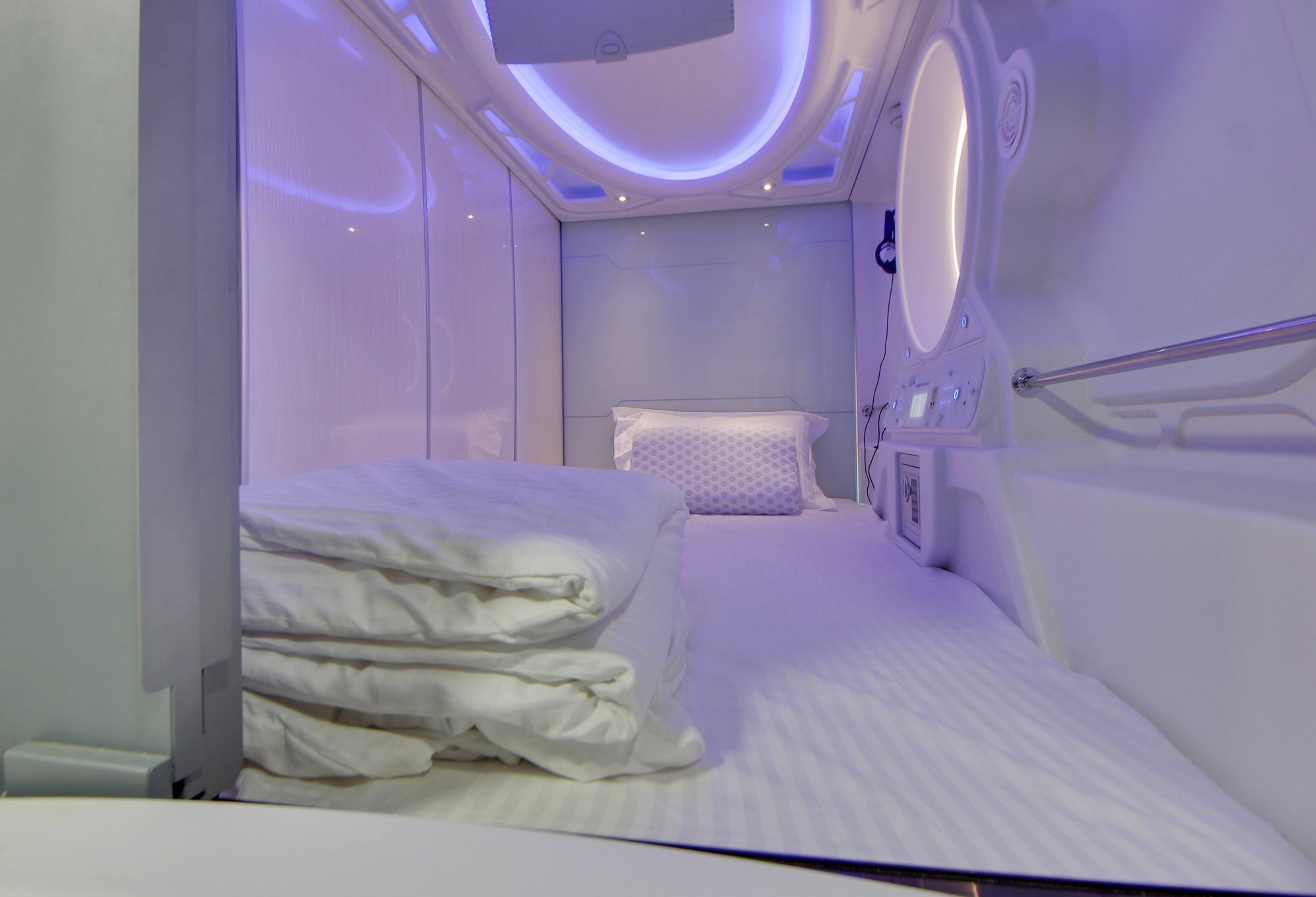 Astropods Airport, Mumbai. Guest house Mumbai